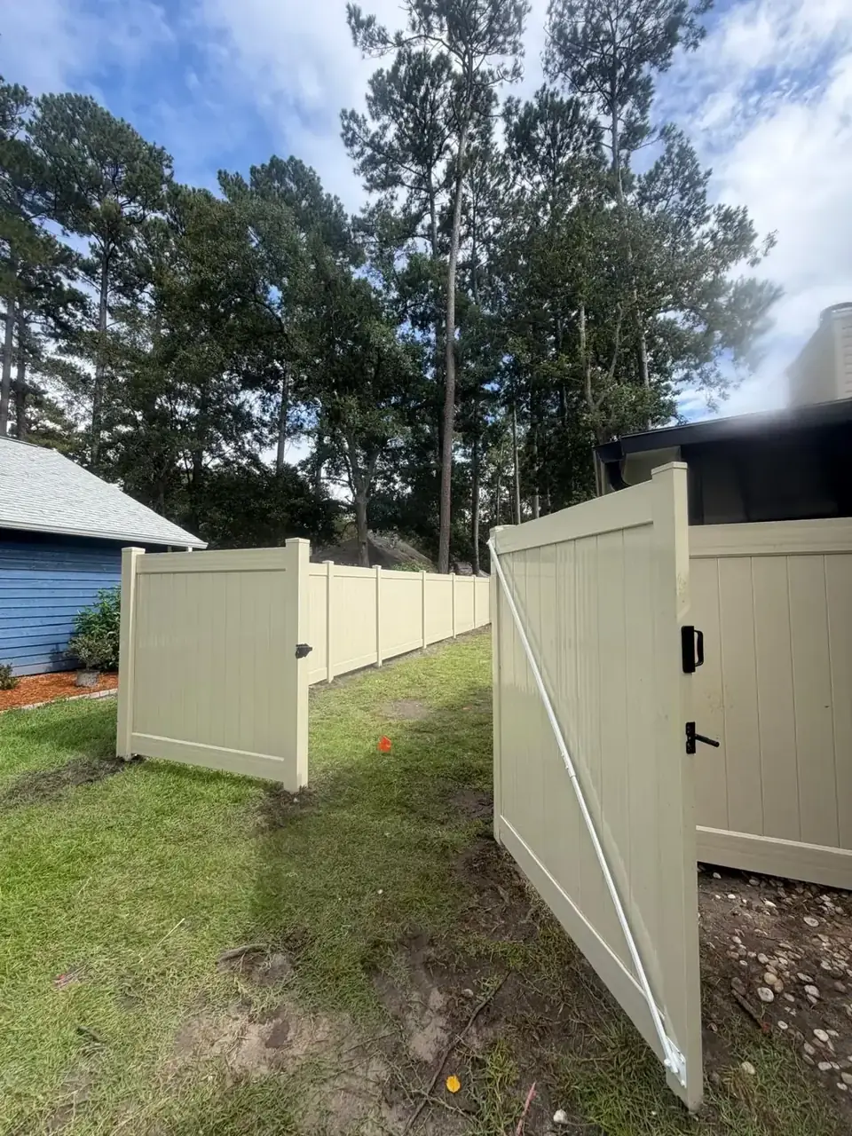 Omega Fence double vinyl gate